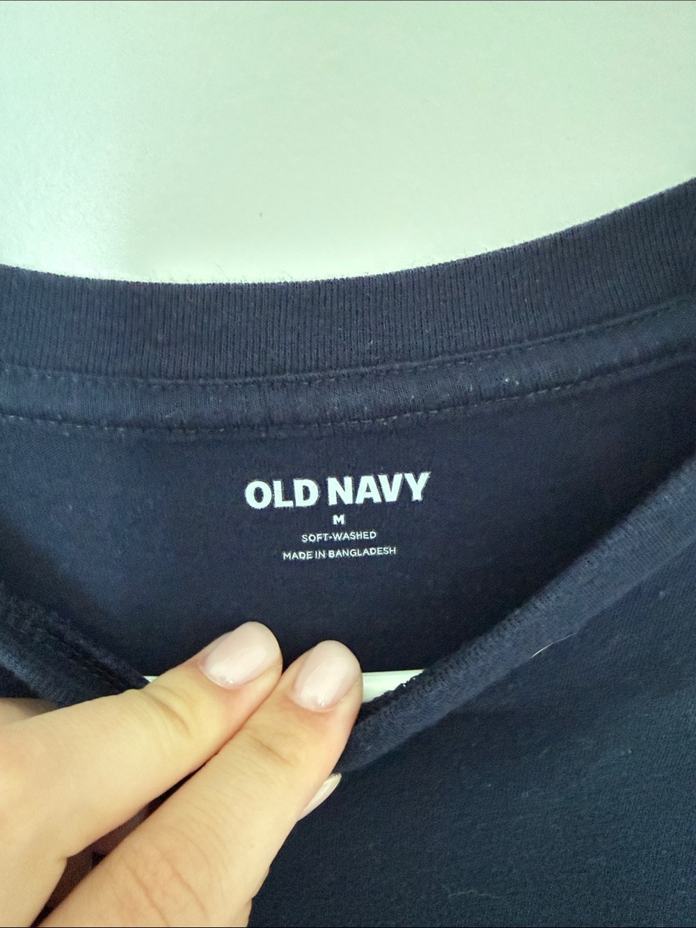 Old Navy Men’s Dark Navy Short Sleeve Crew Tee - Picture 2 of 3